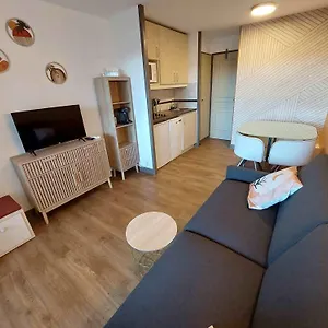  Appartement Cap Esterel Climatisé Dans Le Centre Du Village